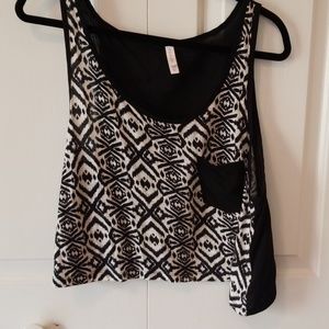 Crop top black and white
